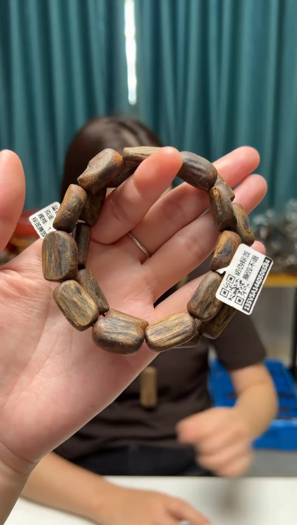 【闪购商品】沉香手串13克油叶子手串多样性发货1条