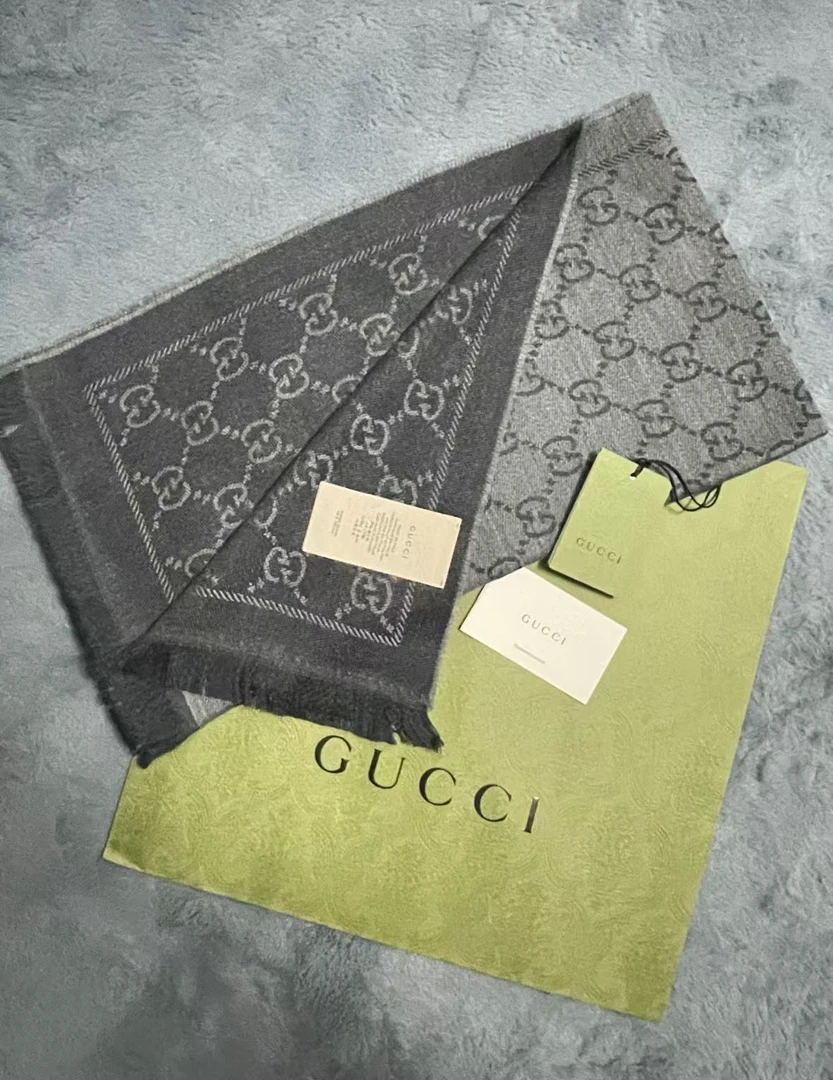 Gucci羊毛羊绒围巾 双面戴非常帅 男女同款全新带吊 最后几条