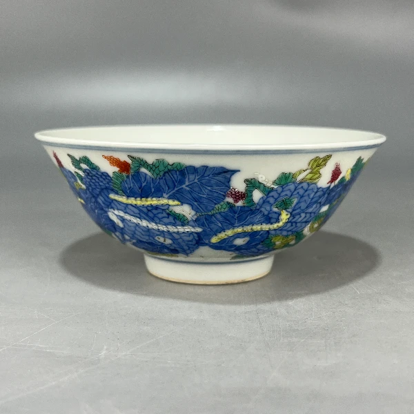 仿古大清雍正年制斗彩葡萄纹诗文碗