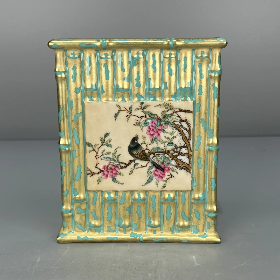 木竹纹釉粉彩开窗花鸟纹笔筒