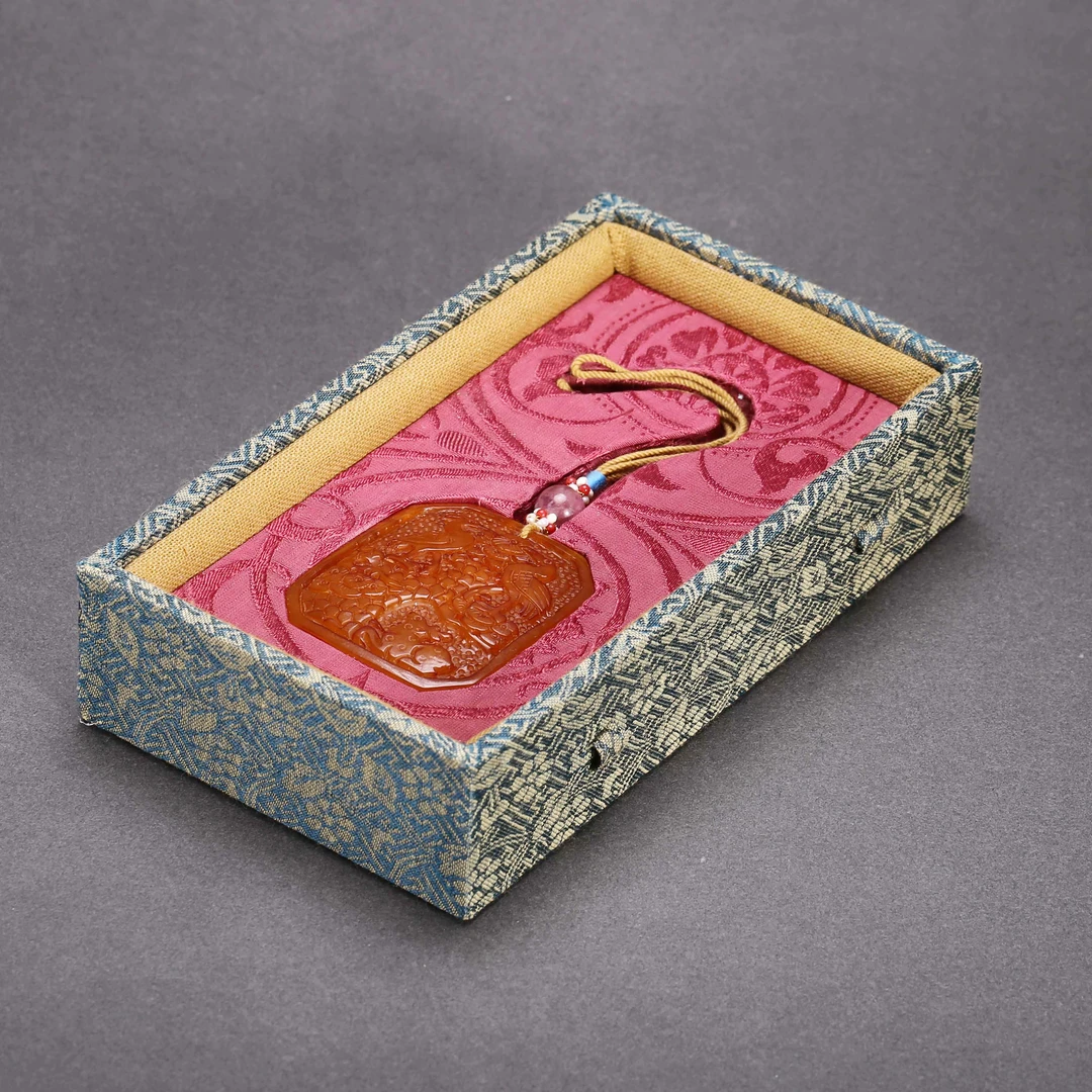 【济文阁】JXQ20112012民国 蜜蜡挂牌