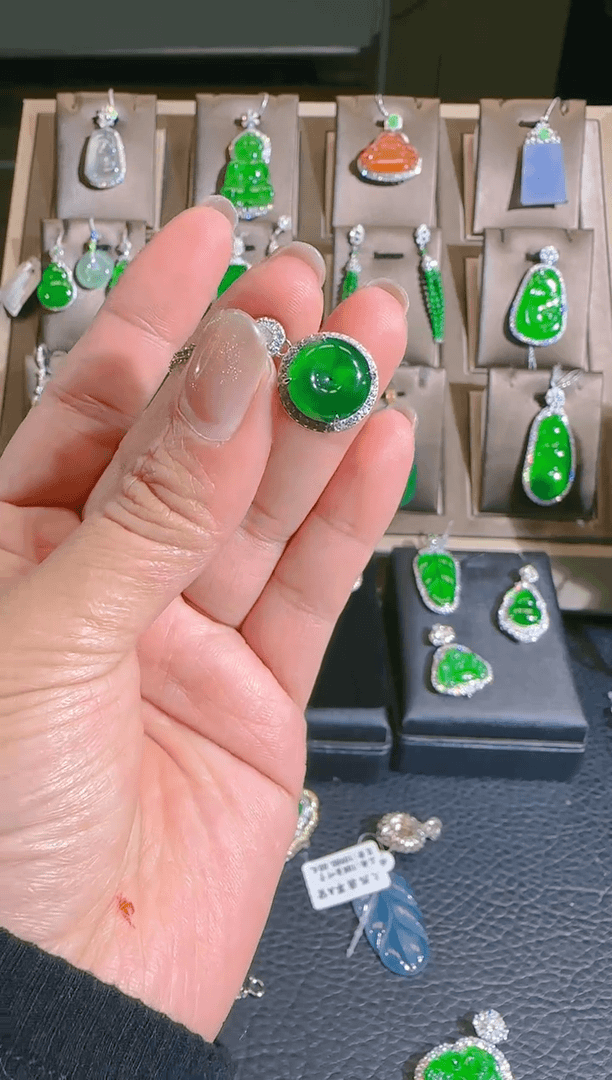 【闪购商品】翡翠颈饰银S925镶嵌平安扣