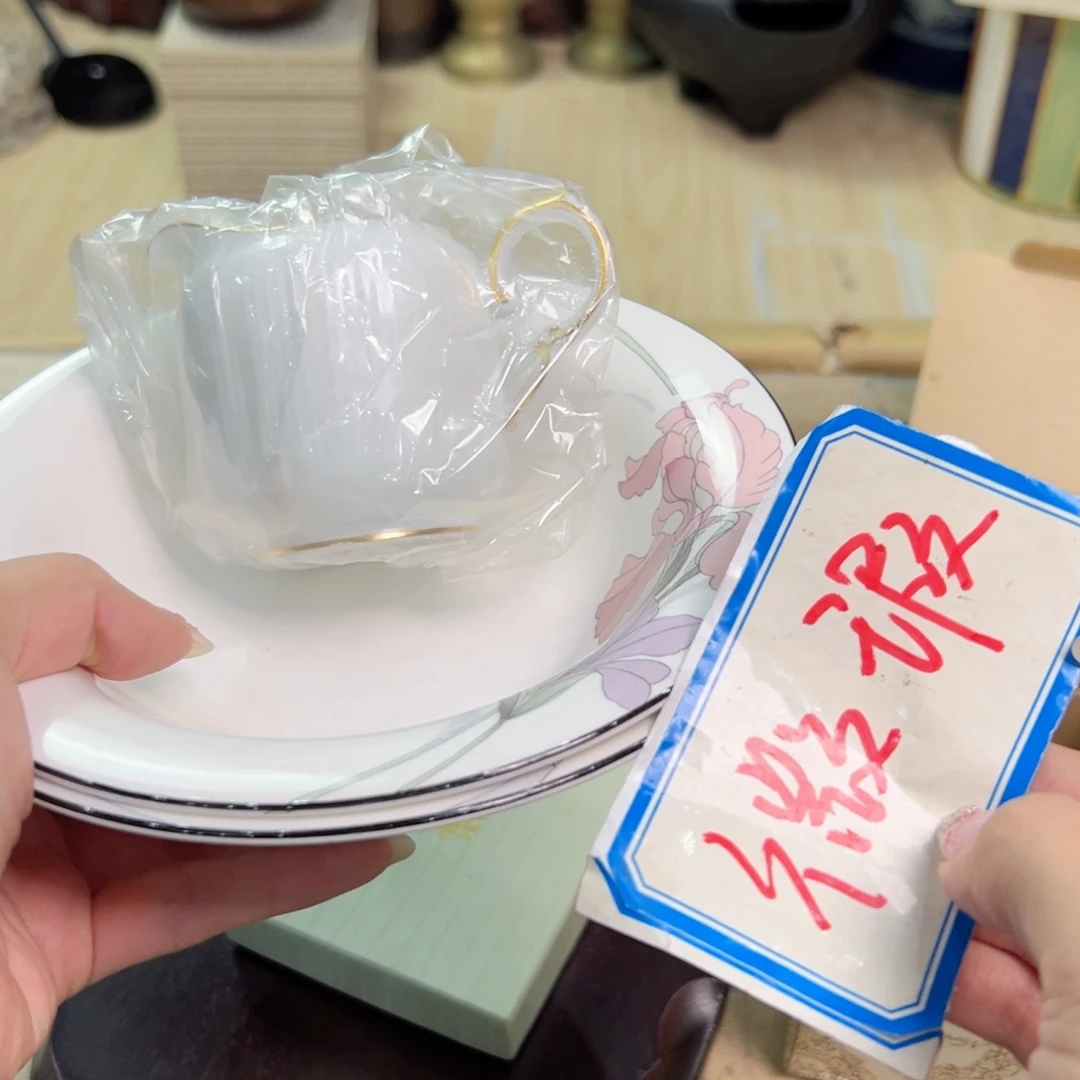 瓷片陶瓷和金属表面有明显