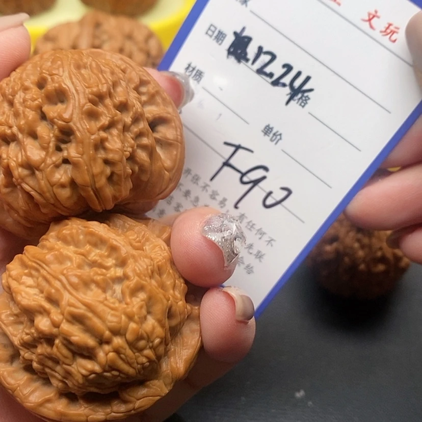 【闪购商品】木核雕亲****?