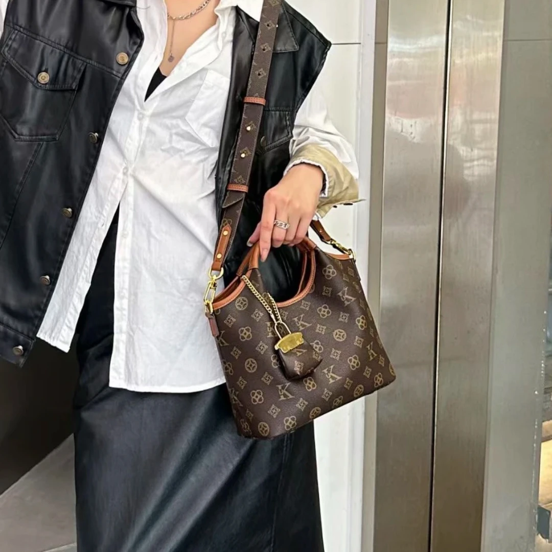 UK轻奢新款时尚休闲高级感百搭大容量手提单肩斜挎菜篮子包女士包