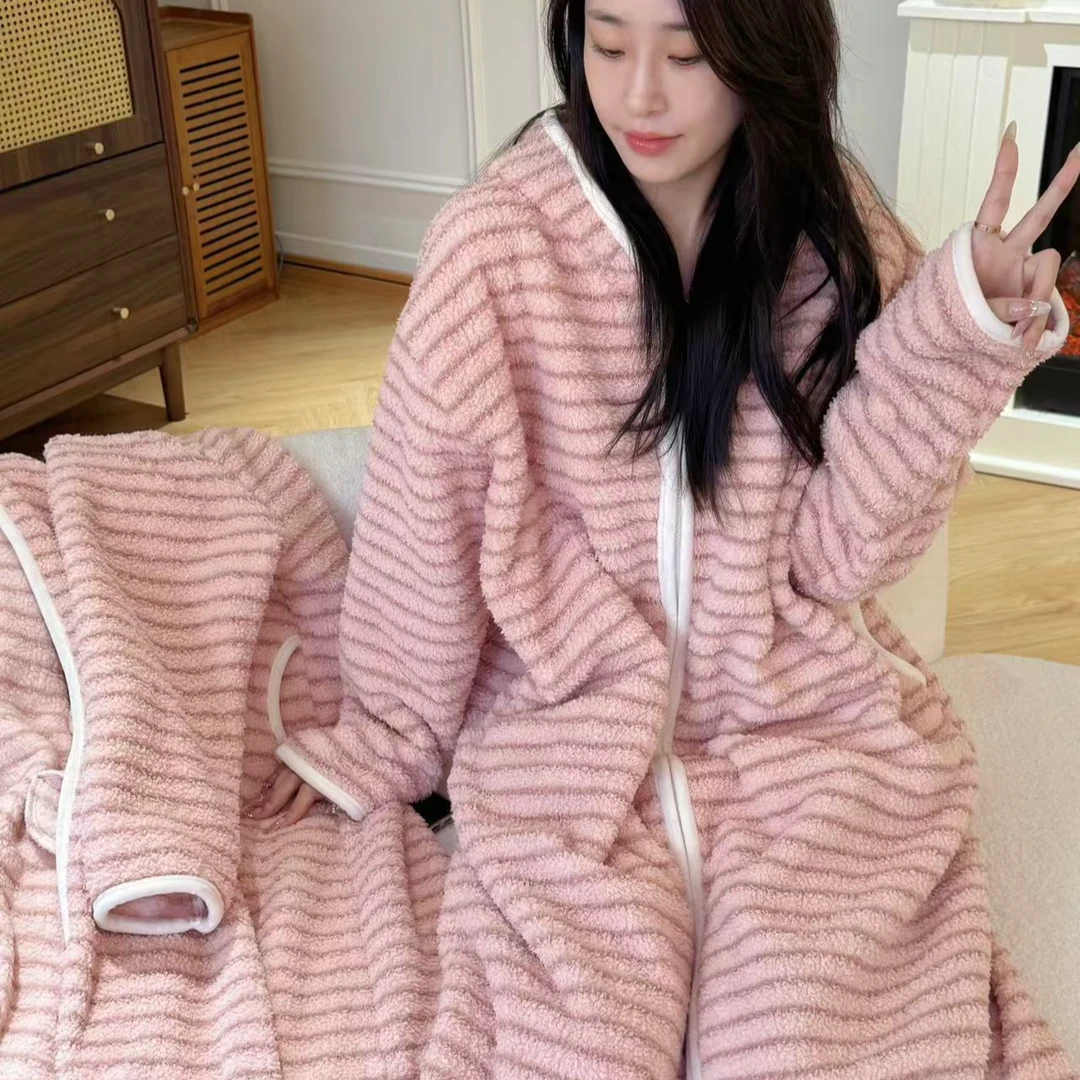 【加厚】行走的被窝-保暖韩系连帽米粒绒大码家居服外出条纹睡袍