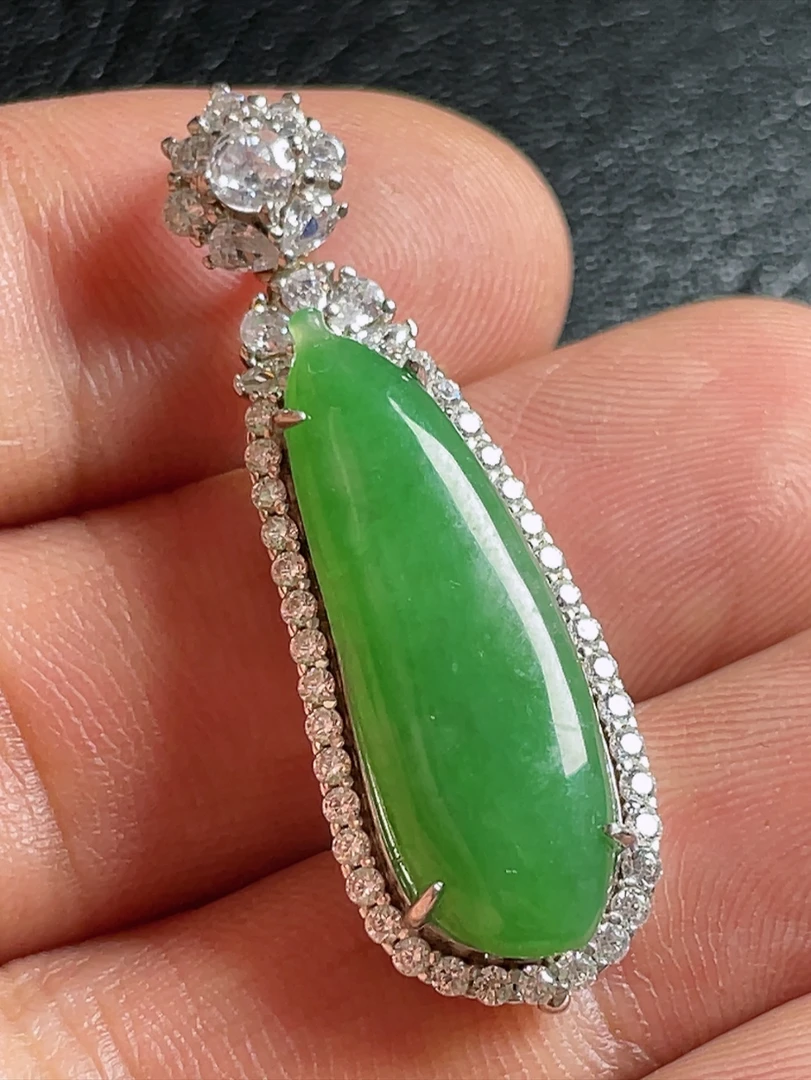 （缅甸翡翠A货）925银镶嵌冰种满绿福瓜吊坠（尺寸36.6-10-6.1、）