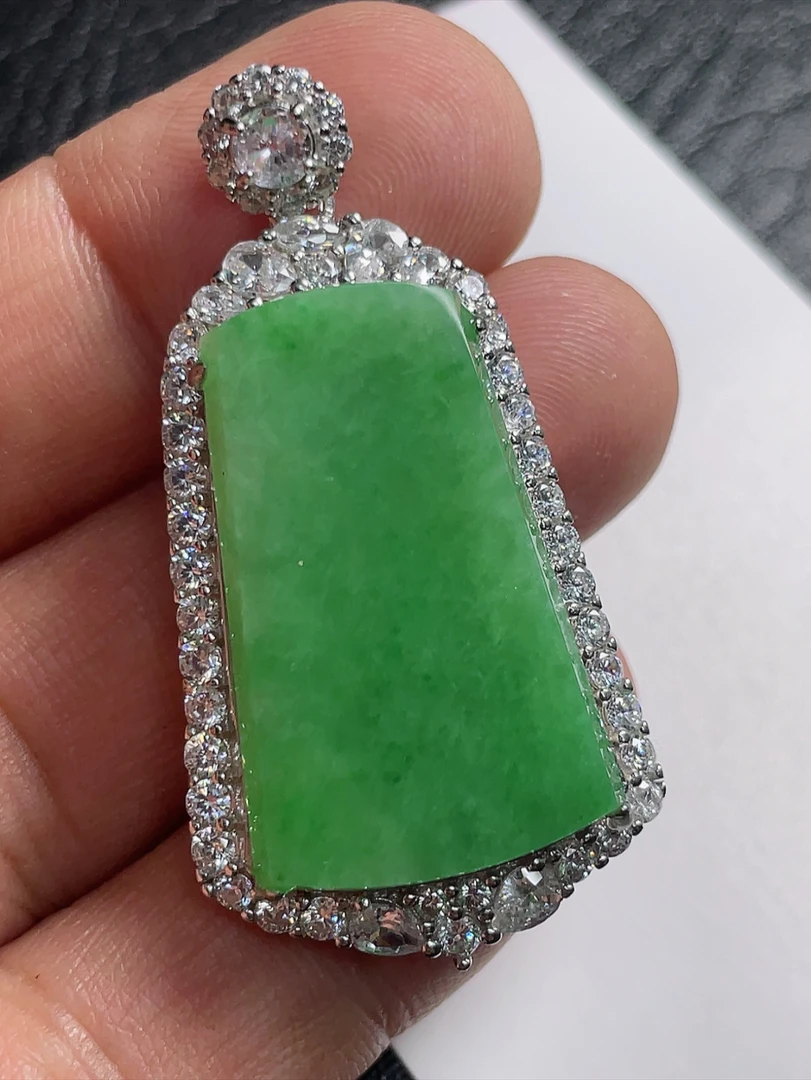 缅甸翡翠A货无事牌吊坠，925银镶嵌，尺寸47.5-24.2-9.0