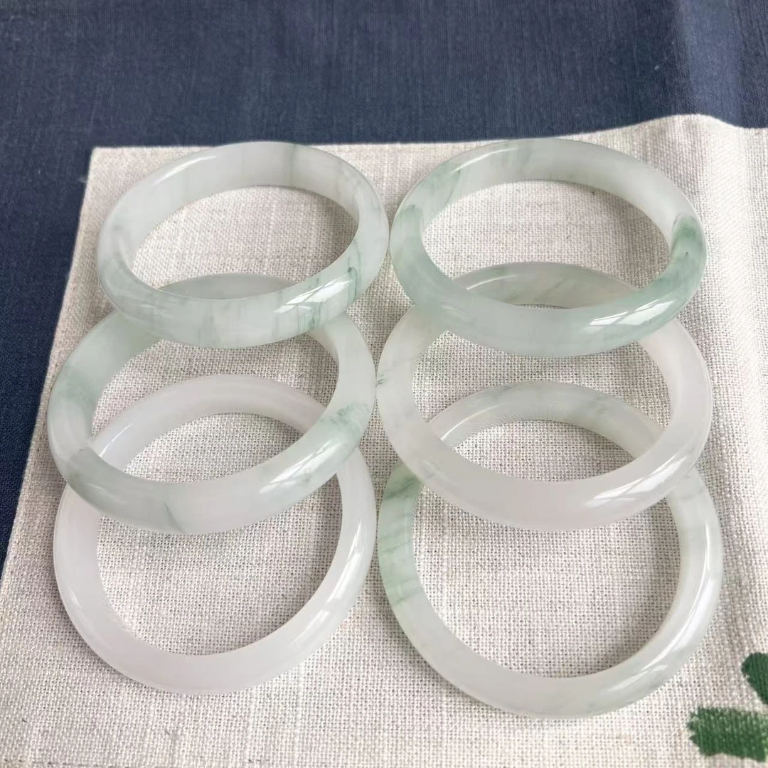 新疆金丝玉天山翠手镯（多样性发其一）高冰精美女士飘绿