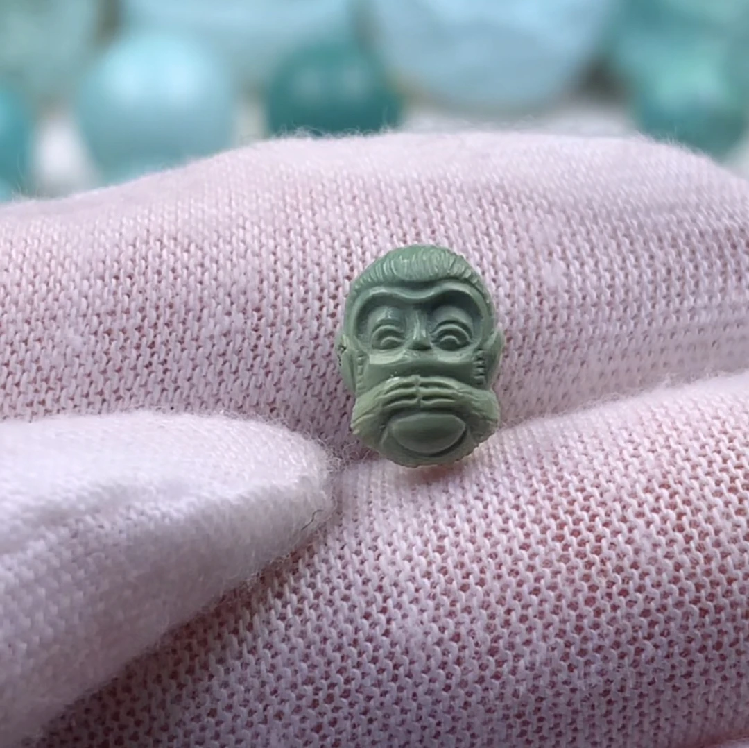 原矿绿松石精品小猴子7.6毫米，10.2毫米，5.4毫米