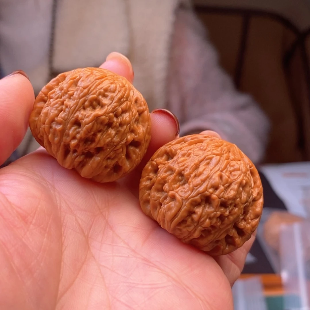 【闪购商品】文玩核桃把件38绣球