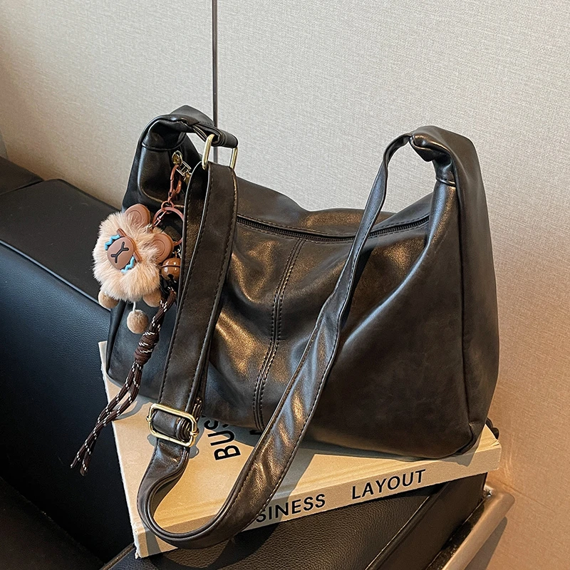 【带毛绒挂饰】冬季大容量包包女2024新款时尚通勤复古斜挎托特包