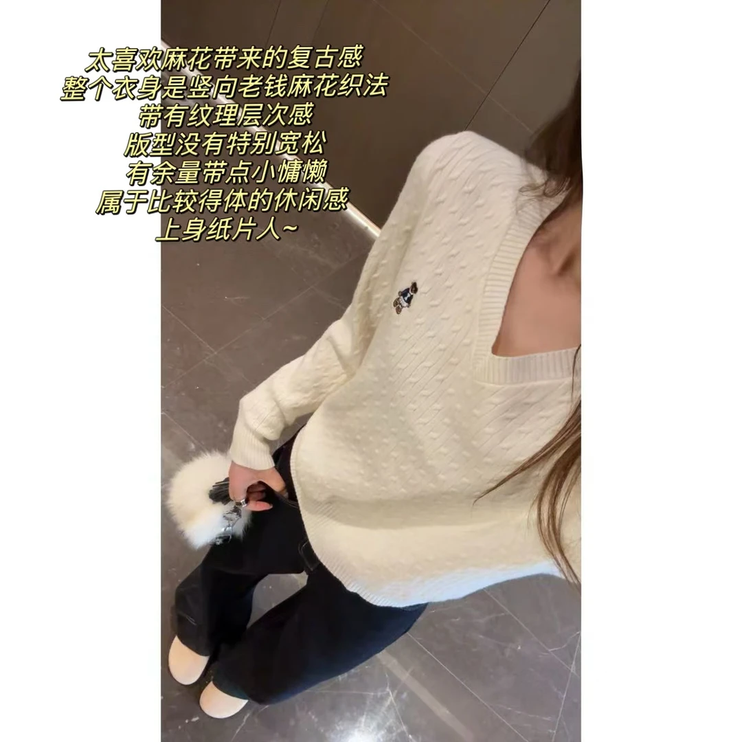 徐秋阳  v领小熊 百搭时尚休闲设计感显瘦显白毛衣YM215