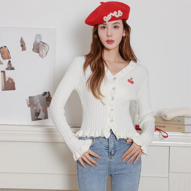 EFONI【福利款】串珠樱桃钻扣修身打底衫 E22FA157