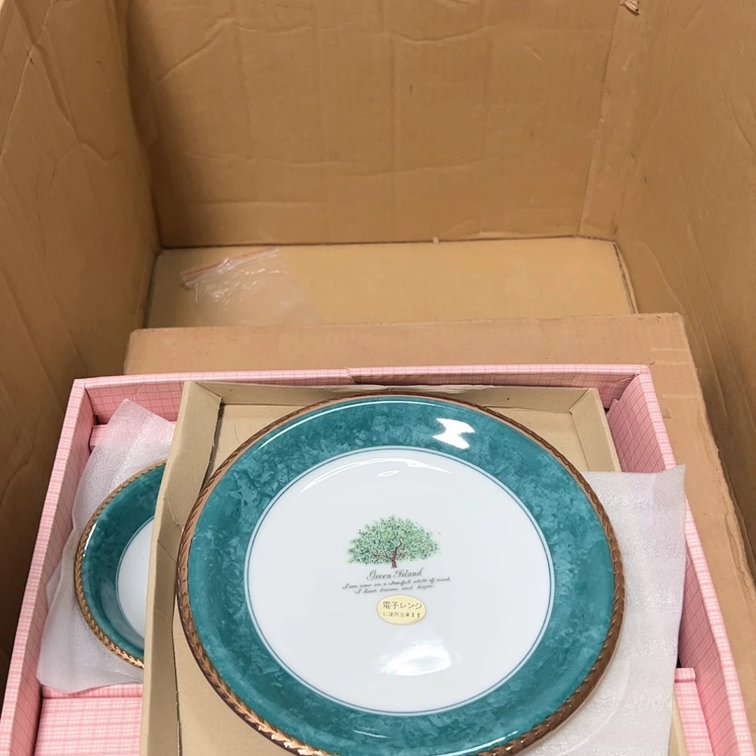 碟湖****司瓷器木器摆件工艺品