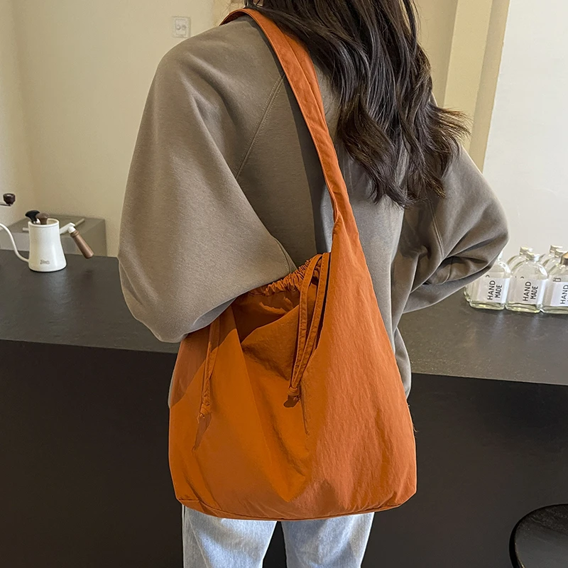 大学生上课通勤大容量托特包包女2025新款休闲慵懒风单肩包布袋女