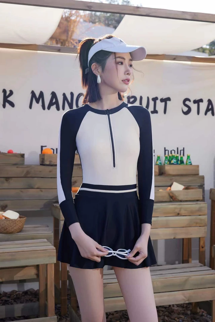 【运动女孩】初夏新款保守女士连体运动泳衣显瘦高级感纯色大码泳衣