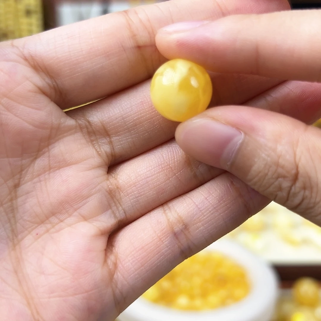 琥珀裸石未镶嵌圆珠