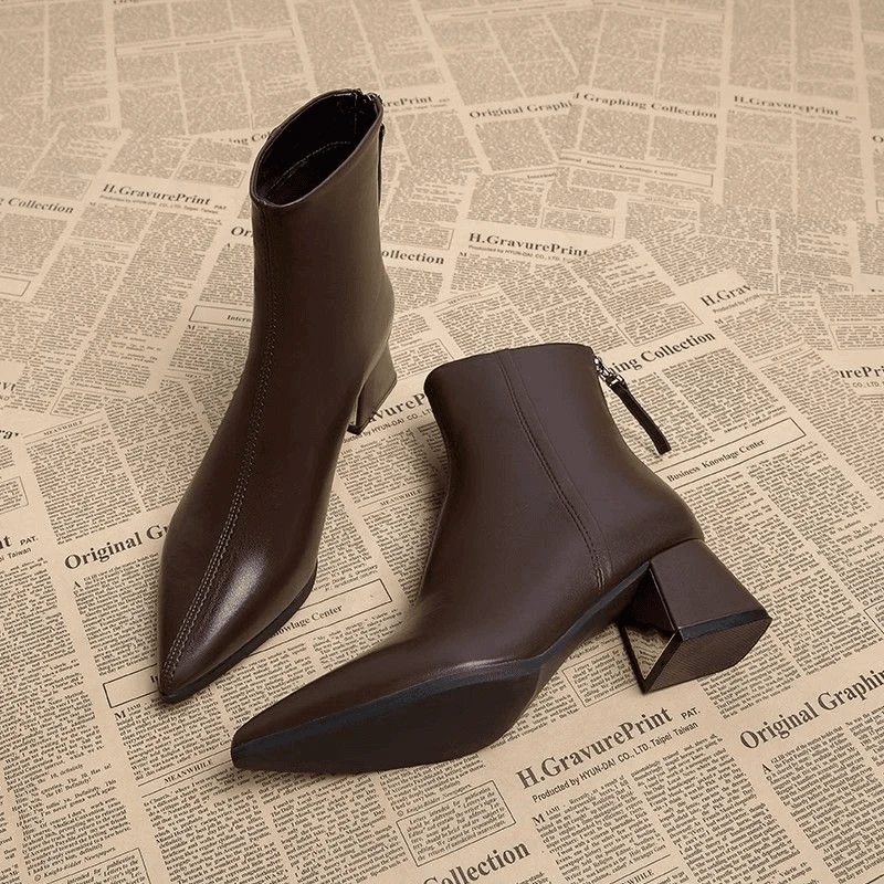 软皮尖头小短靴女2025新款春秋单靴粗跟中跟瘦瘦百搭高跟靴子裸靴