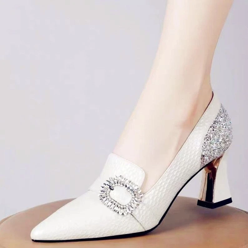 2025新款春秋季亮皮高跟百搭尖头方扣成熟百搭浅口舒适休闲单鞋女