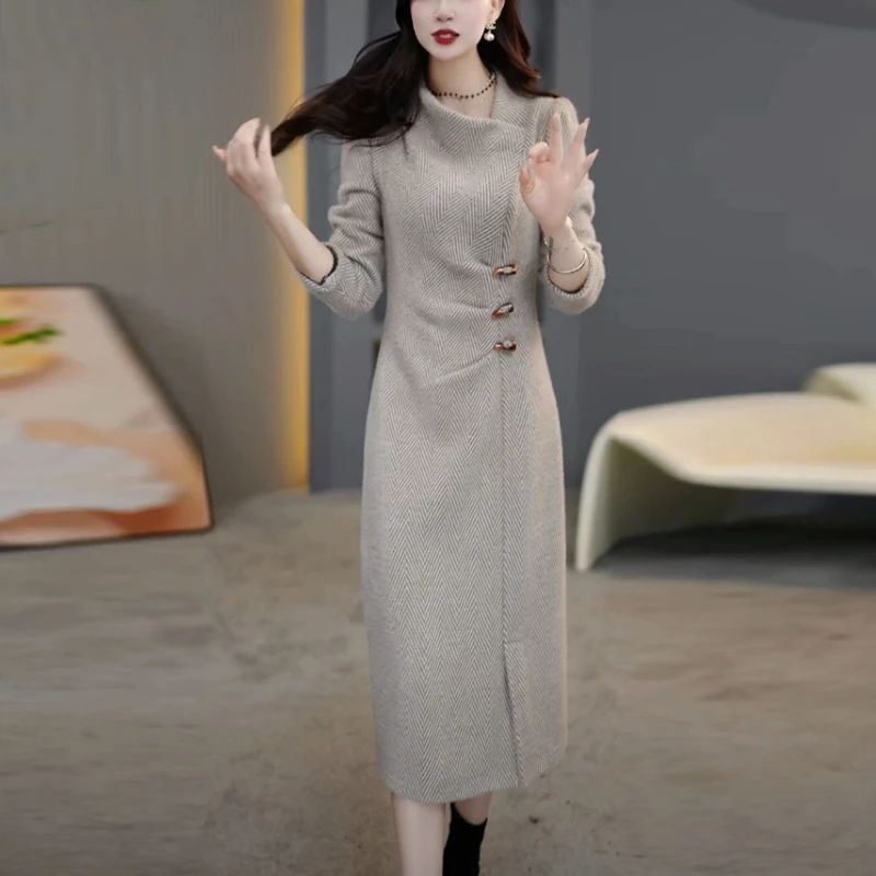 贵妃绒2024冬季新款修身显瘦女款气质服装中长款加厚打底连衣裙子