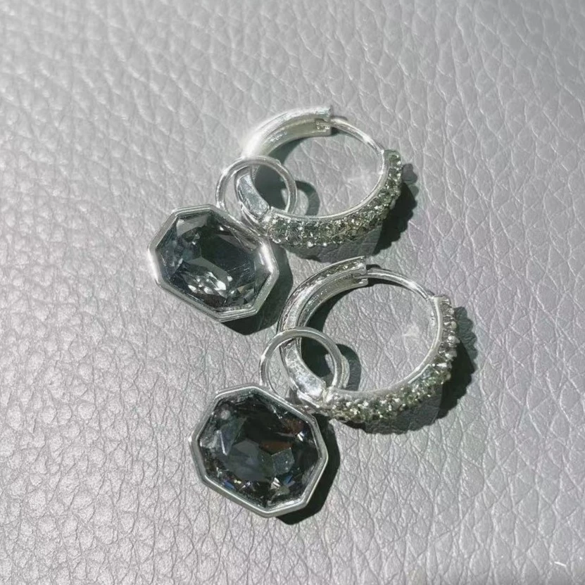 铜合金合成锆石耳饰 轻奢高级感黑色方钻耳环女小众设计气质4351