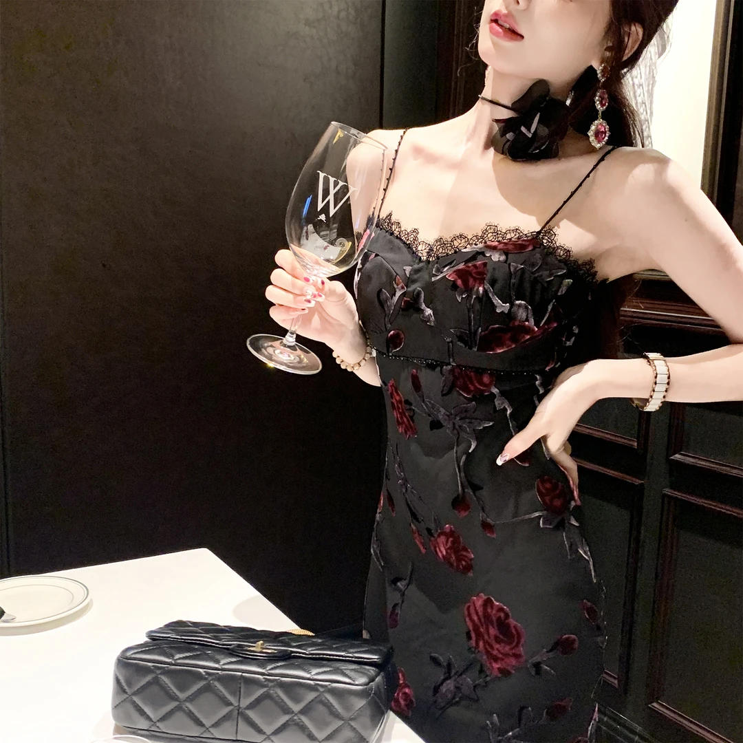 BeQueenStory【熔岩玫瑰】优雅性感手工钉珠丝绒玫瑰烧花吊带连衣裙