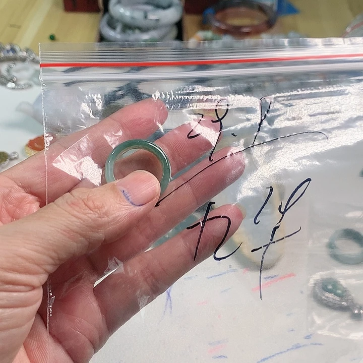 翡翠戒指未镶嵌九***念成品