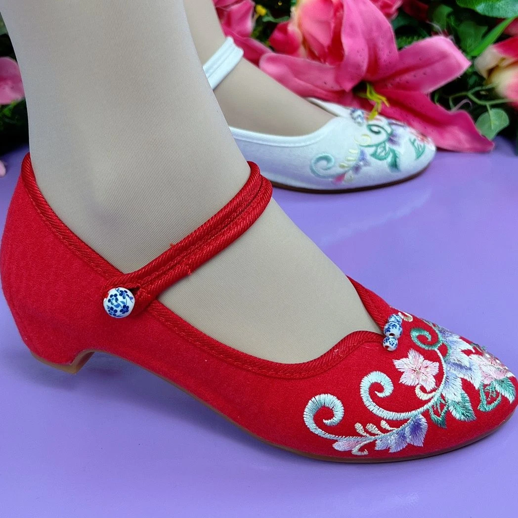 老北京布鞋民族风绣花鞋古风牛筋底汉服鞋软底广场舞鞋春季妈妈鞋