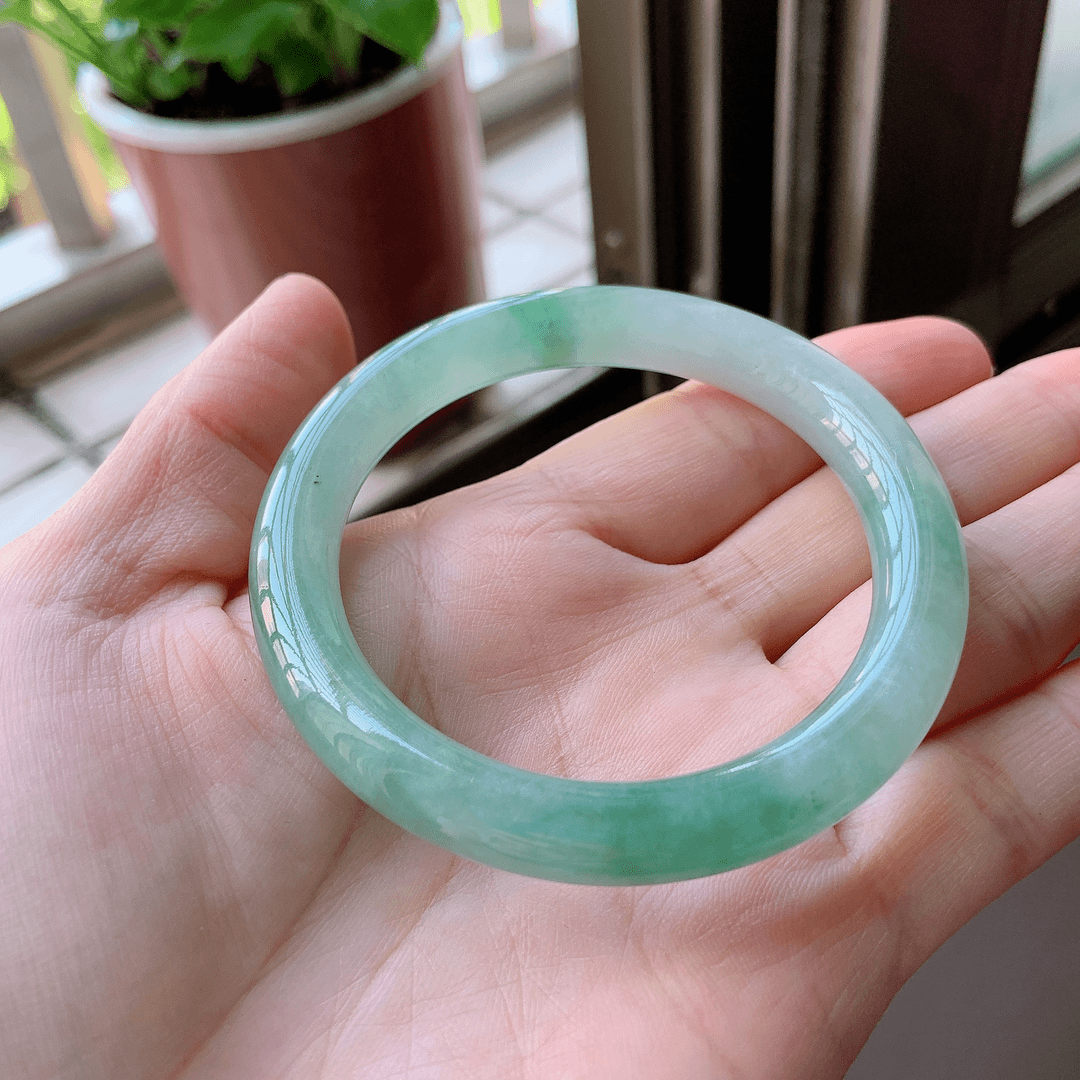 缅甸天然a货翡翠冰种光感带绿圆条手镯53➕