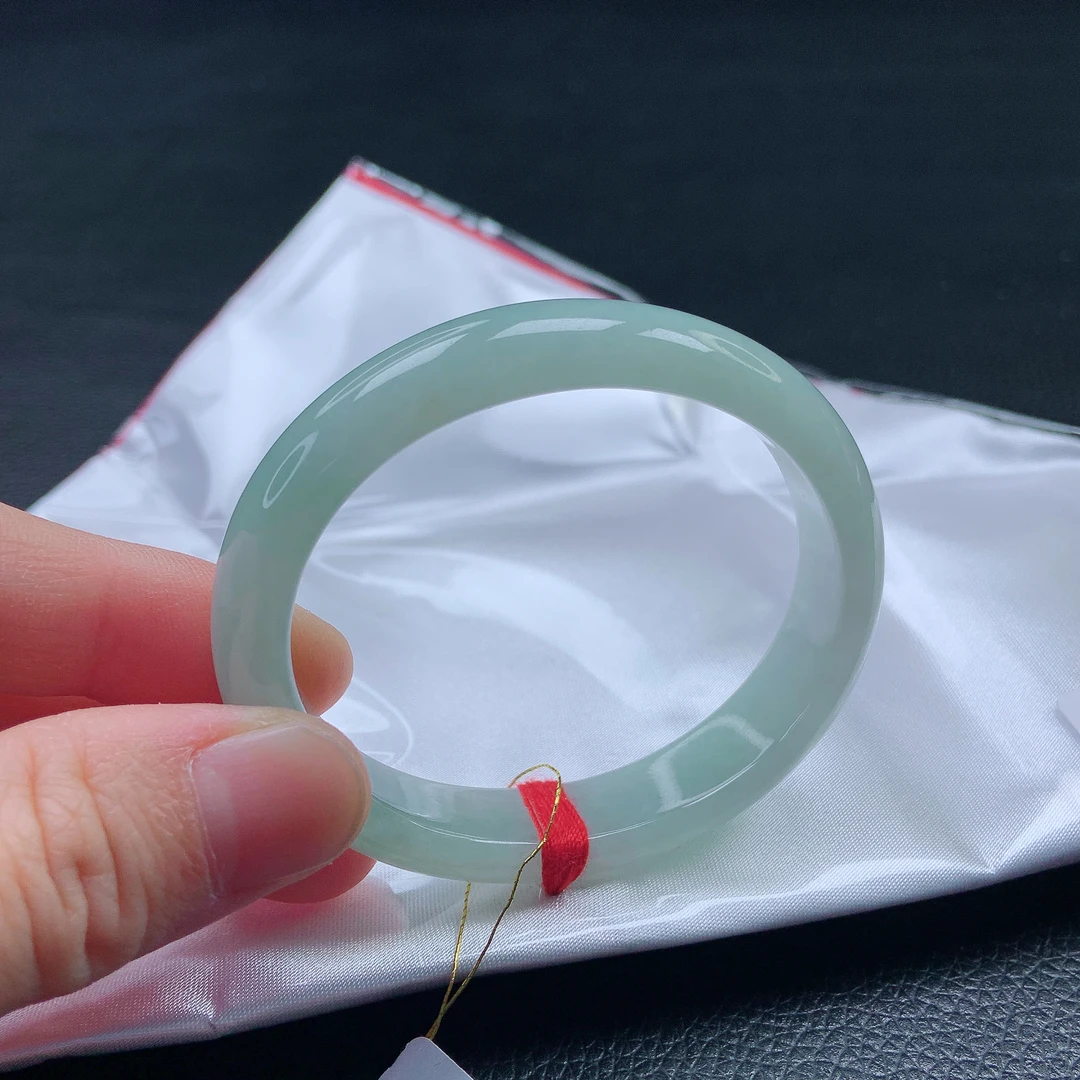 54圈冰种浅绿清爽翡翠（贵妃镯）缅甸天然a货少女精美时尚女款绿色