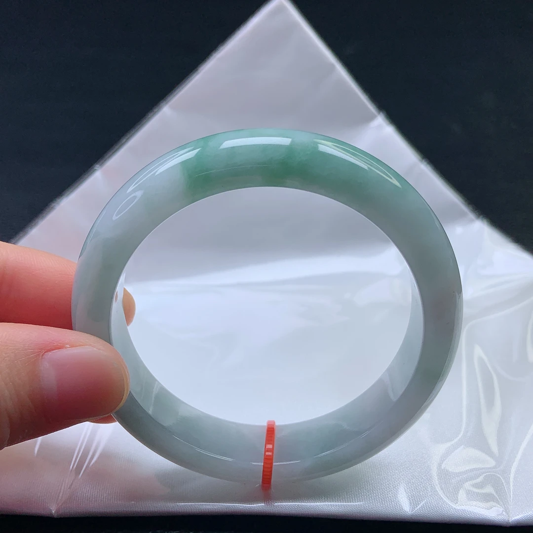 55➕圈缅甸天然a货翡翠细润带绿宽边手镯