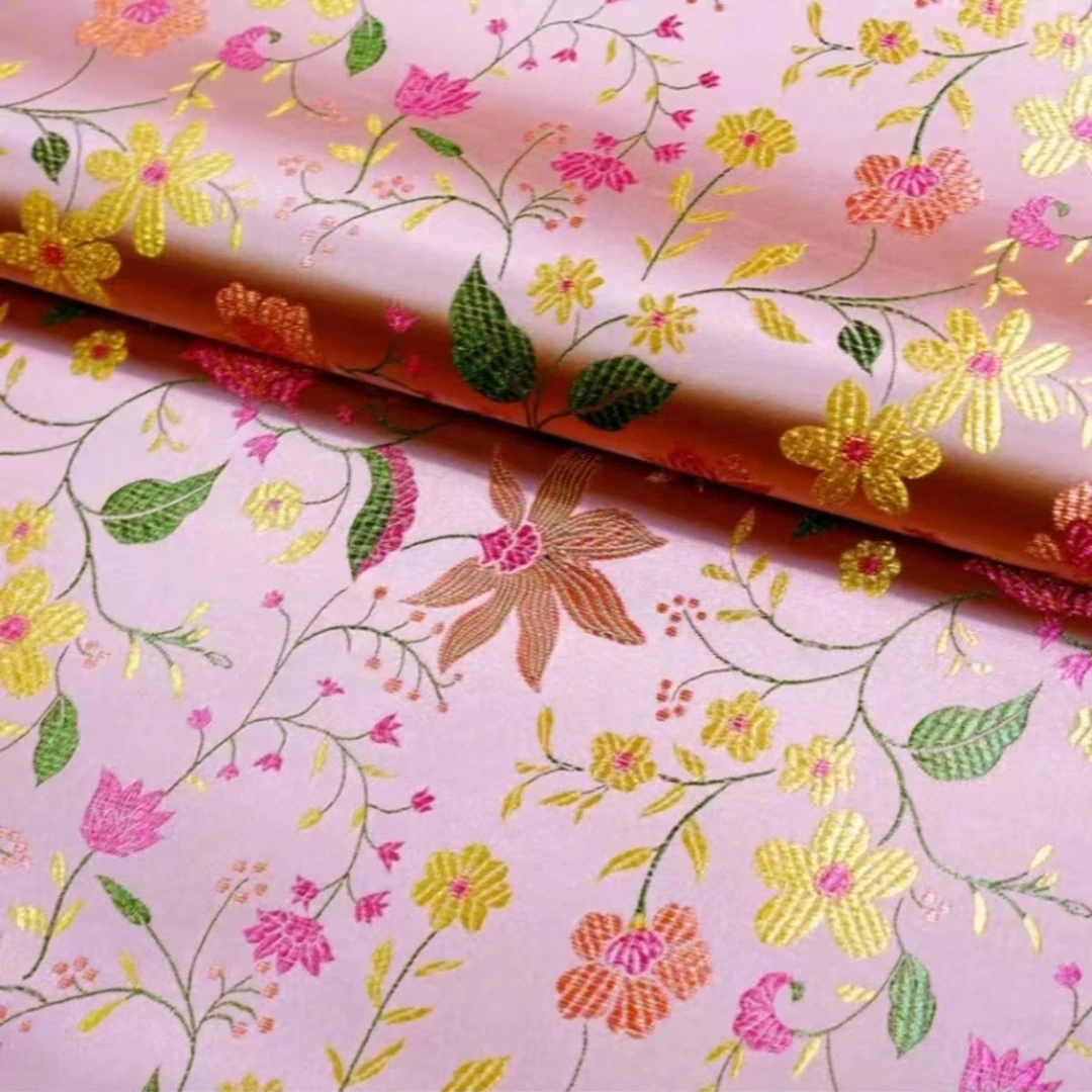 粉色春色满园软缎面料，面宽90公分
