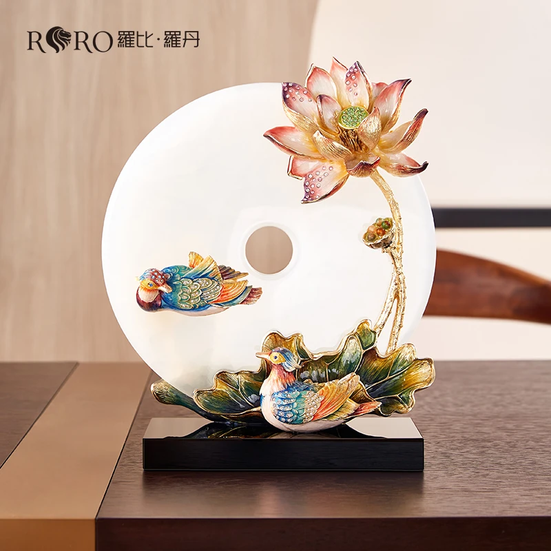 罗比罗丹《荷塘月色》平安扣珐琅彩工艺荷花摆件