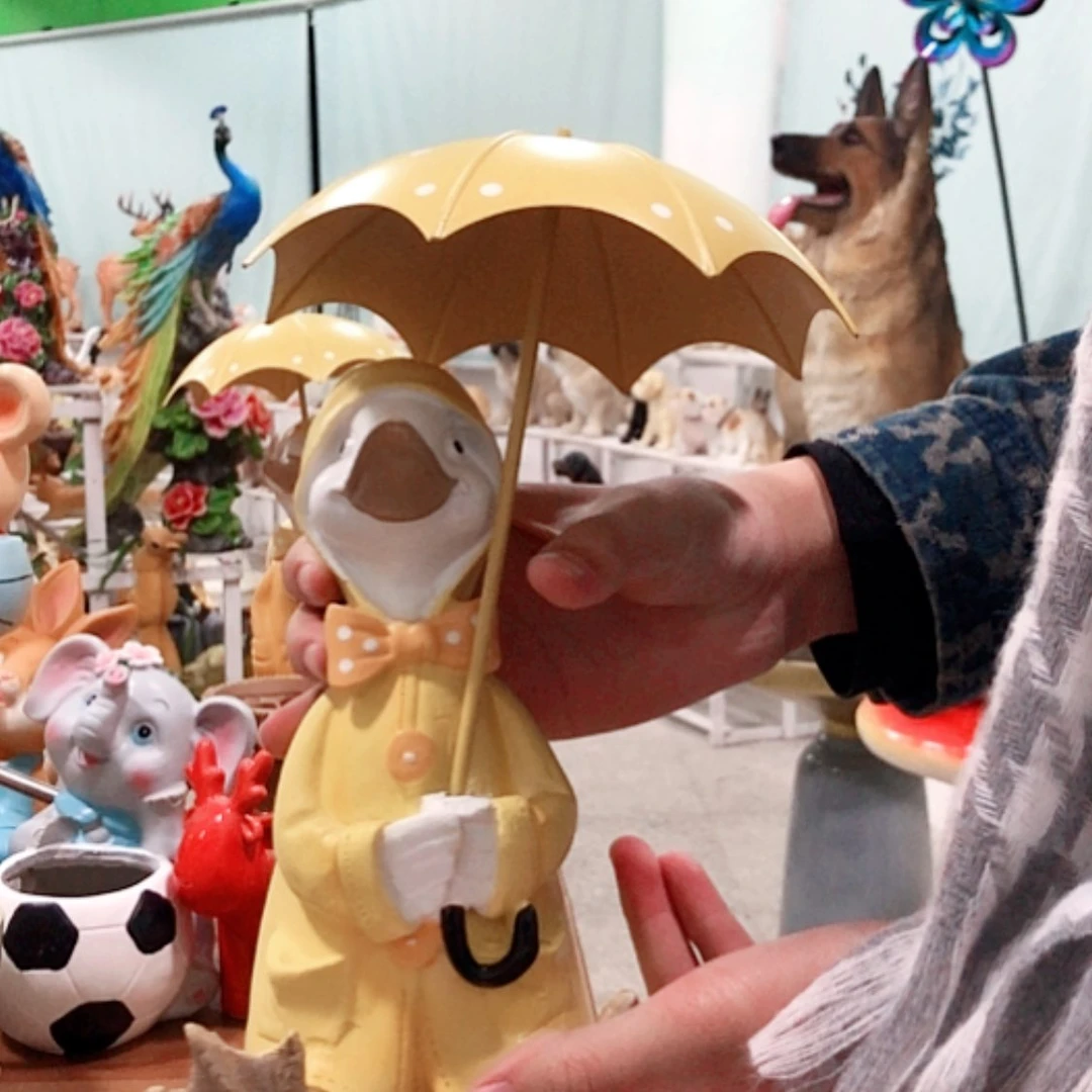 【闪购商品】树脂小黄鸭打雨伞