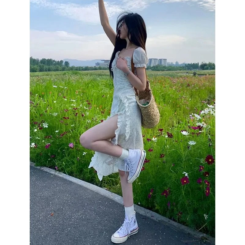 2026新款法式泡泡袖碎花连衣裙子女夏季收腰显瘦高级冷淡开叉长裙