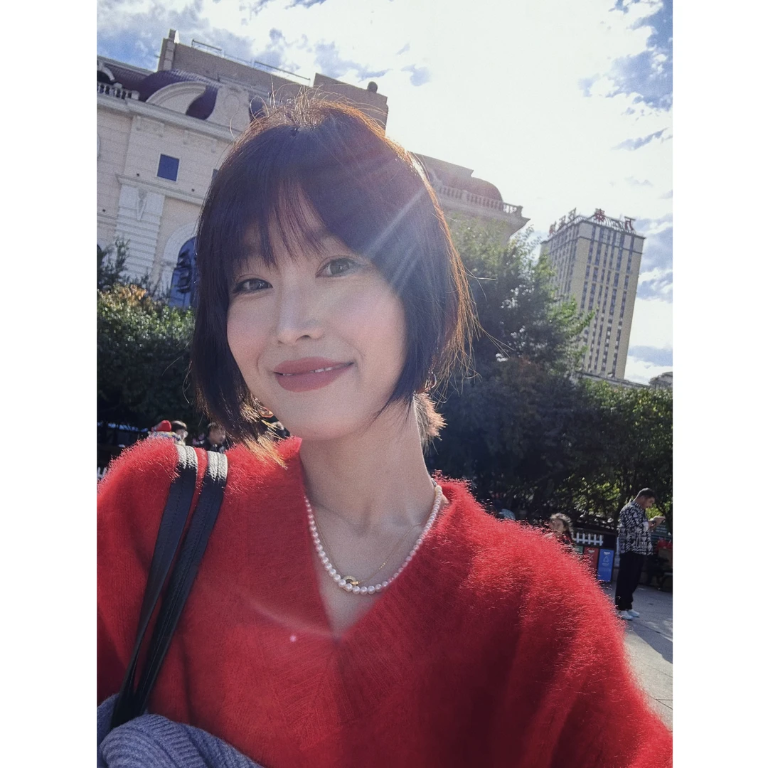 妞姐自制 “万人迷” 奢享羊绒拉绒 亲肤细腻v领针织毛衣 MY4C9883