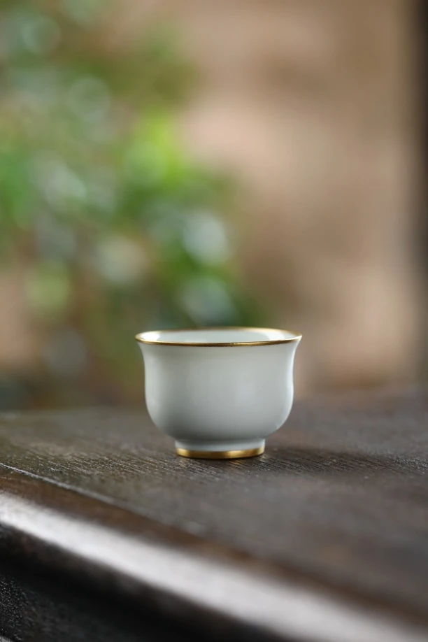 舜瓷甜白釉描金炉式杯