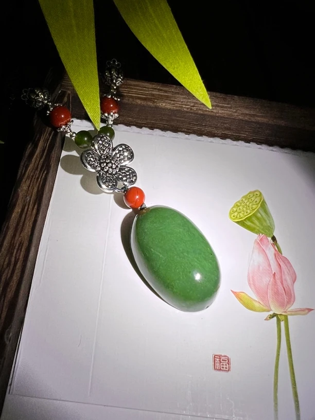 和田碧玉 蛋面吊坠显白精美绿色百搭