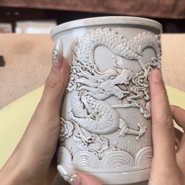 摆件青花手工制作的