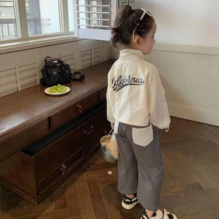 女童外套春秋装新款宝宝洋气外穿上衣夹克韩版儿童短款帅气小风衣