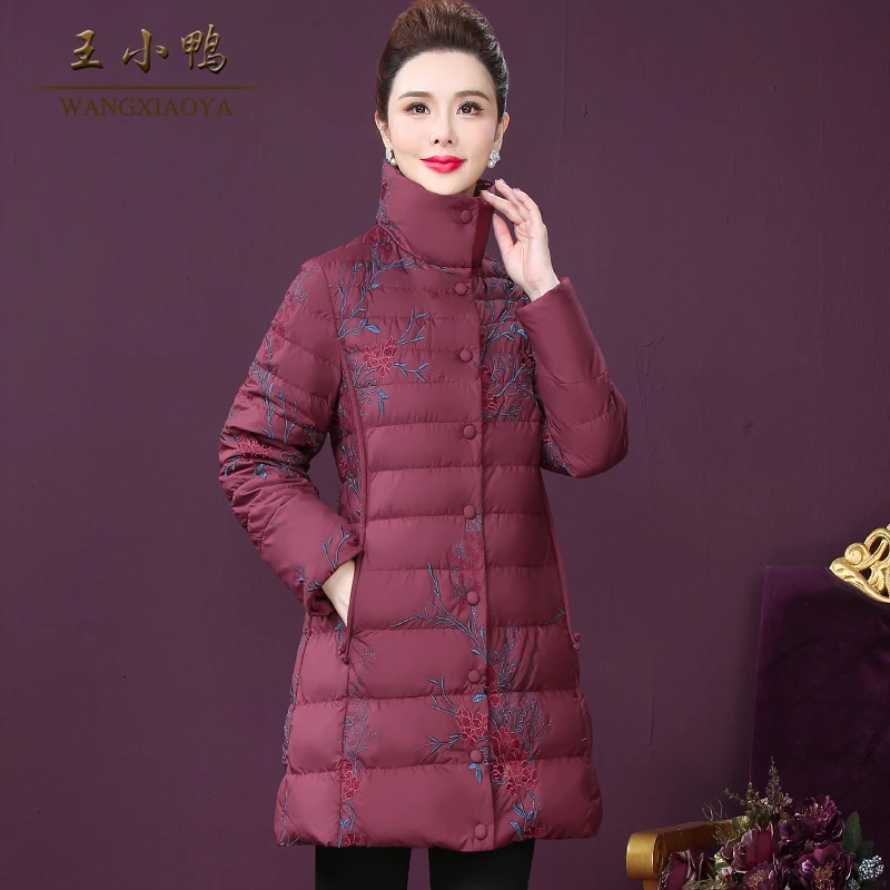 王小鸭冬季羽绒服女保暖年新款妈妈年轻款复古刺绣白鸭绒保暖外套