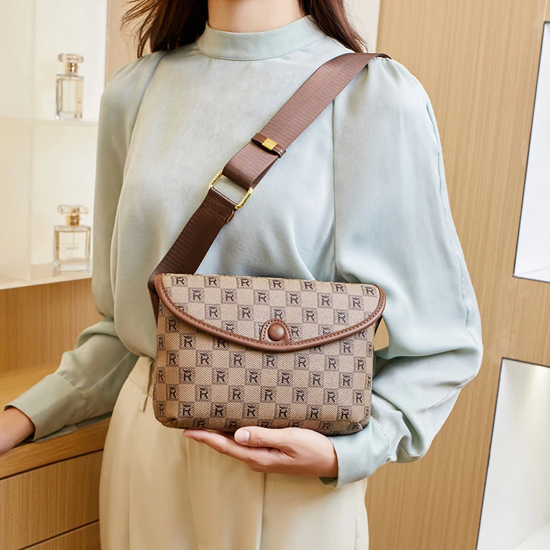 小包包女新款百搭胸包印花小方包高级斜挎包时尚腰包单肩女包牛皮