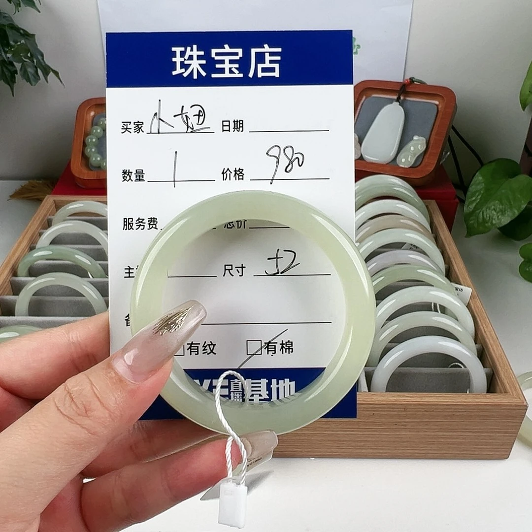 和田玉手镯未镶嵌