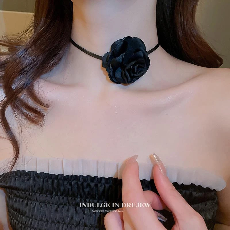 黑色玫瑰花朵项链女轻奢小众高级感颈链锁骨链项圈脖子配饰 I