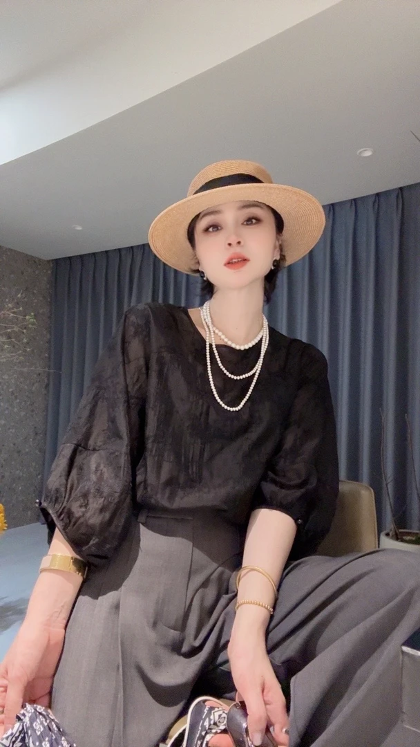 FANYE  设计感百搭不规则花印时尚刺绣弹力袖口小衫女C-128