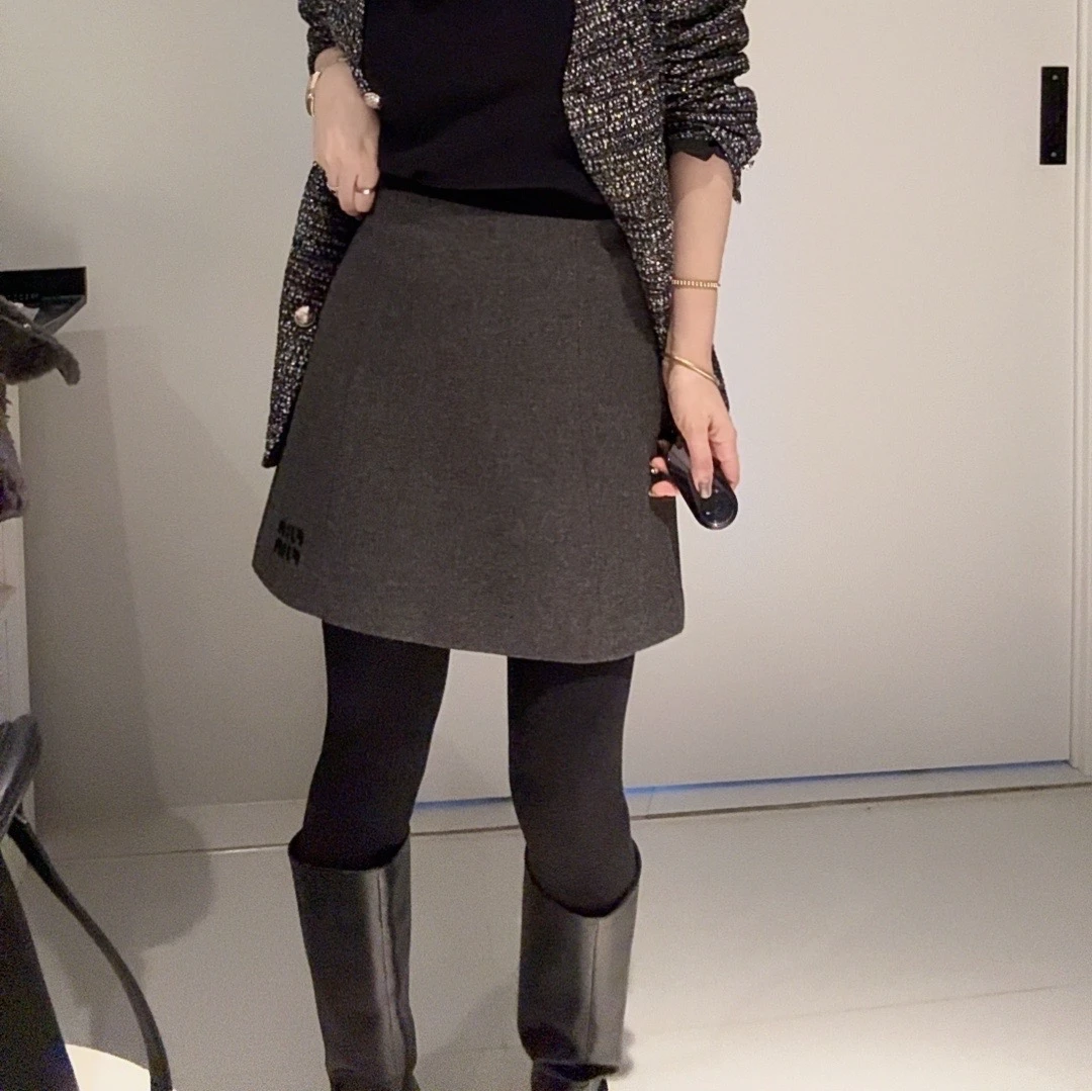 FANYE 2024冬季极简风百搭双色小A裙 24702