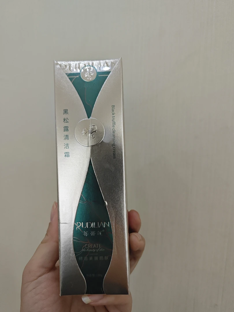 黑松露清洁霜深层洁净肌肤油脂及脸部污垢残留改善肌肤干燥，粗糙