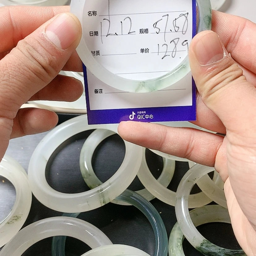 【闪购商品】石英质玉手镯未镶嵌