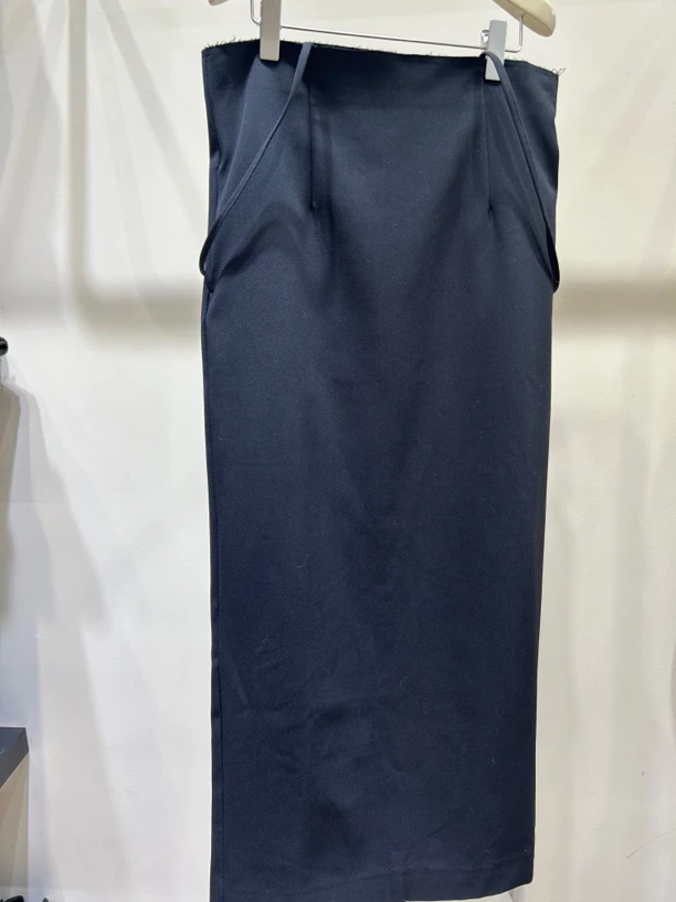 BUTTONS•「背带」黑色半长裙